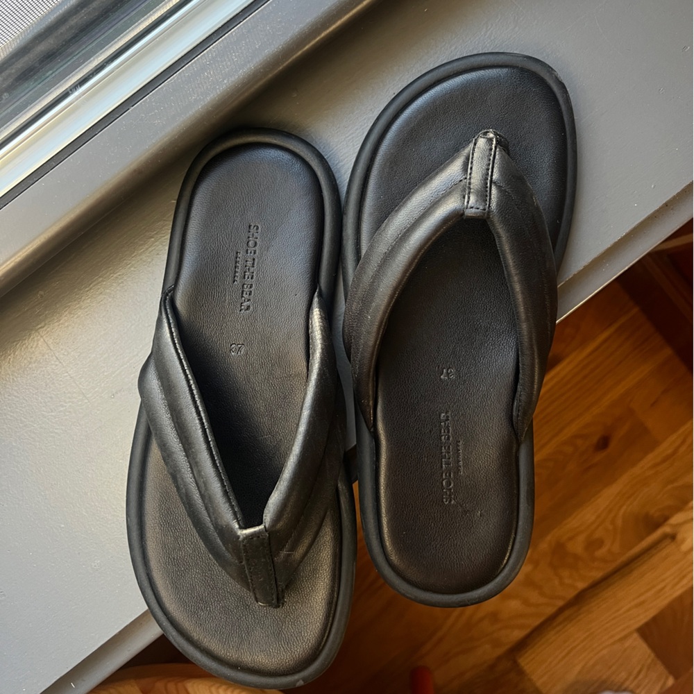 Shoe the Bear leather Lotta Thong / Flip Flop - size 7/38, brand new!